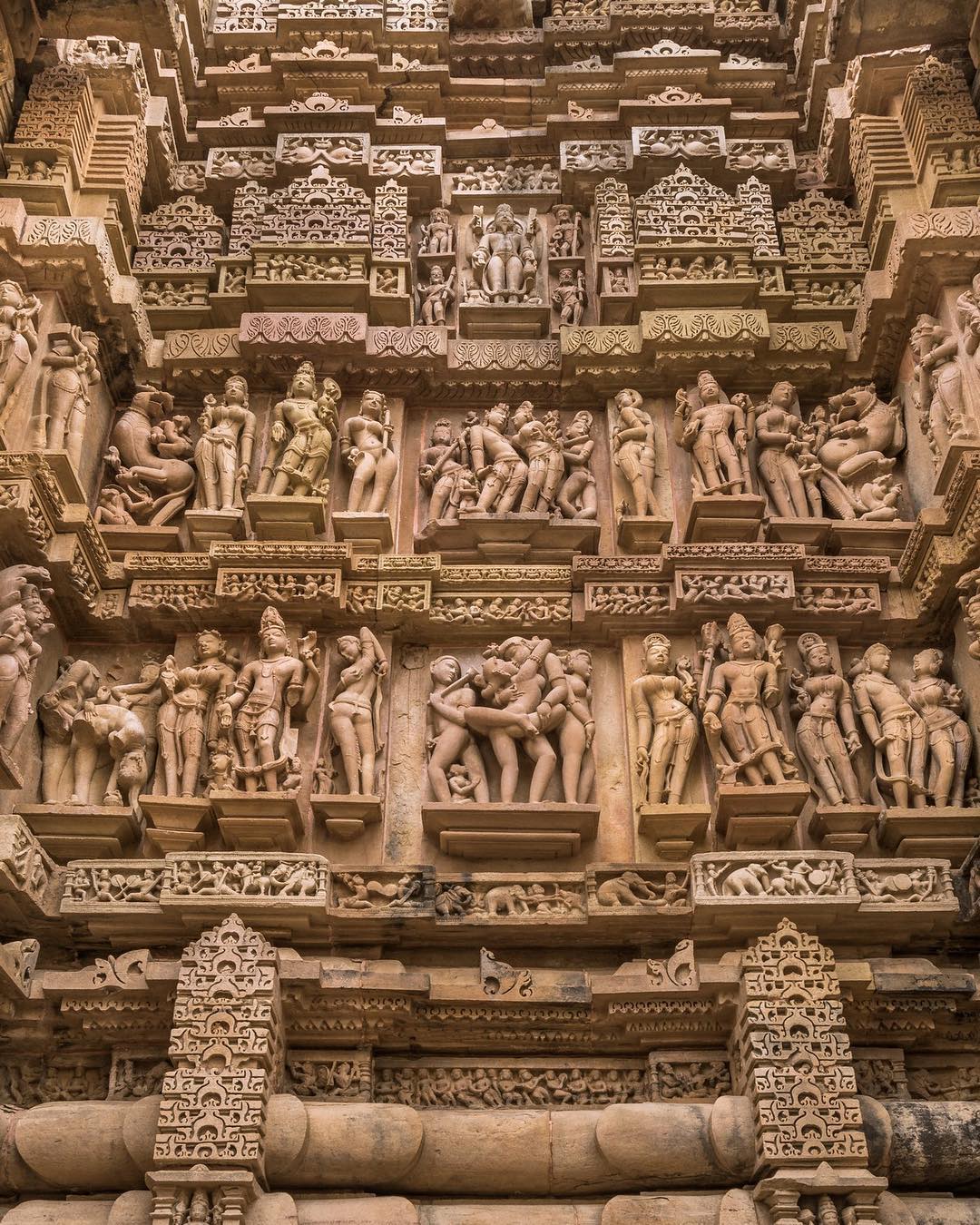 The Lakshmana Temple is a Hindu temple in Madhya Pradesh, India. It is located a…